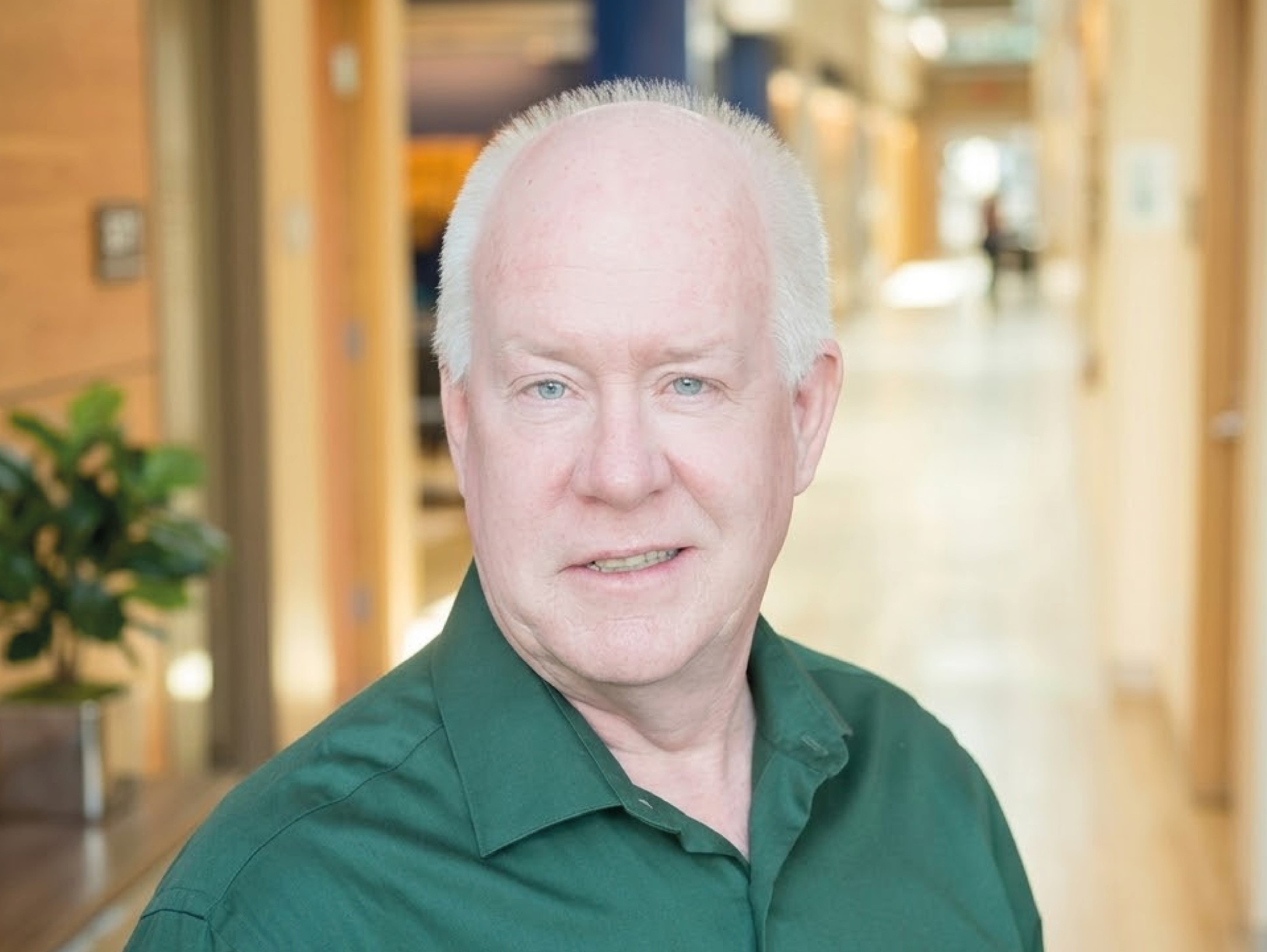 Robin Hutchinson — Queen's University, Canadá